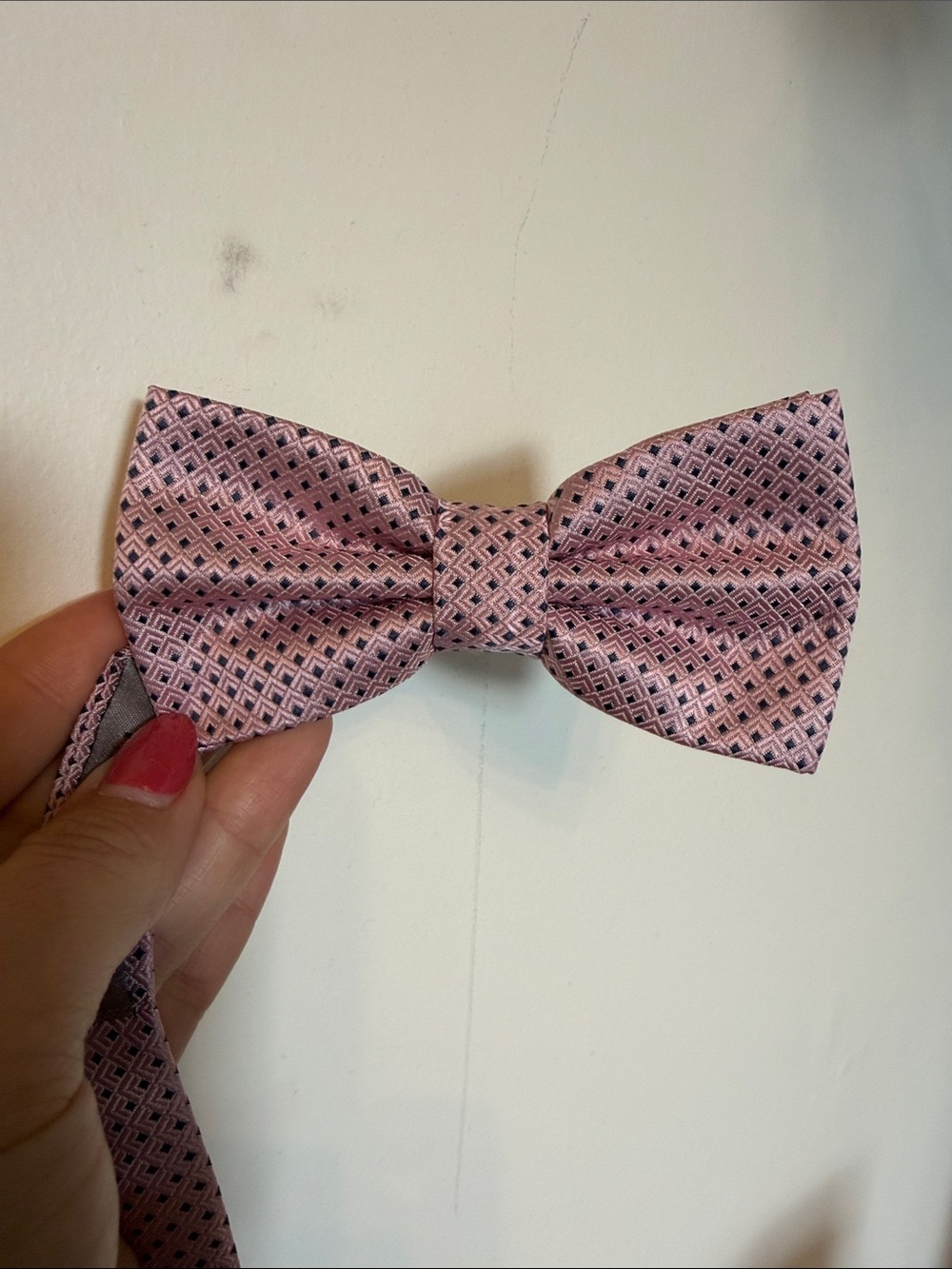 le chateau Pink Geometric Bow Tie